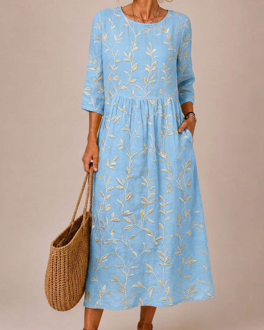 Vestido azul bordado con flores vintage